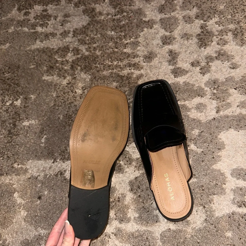 ALOHAS Women's Black Mules - Picture 3 of 4